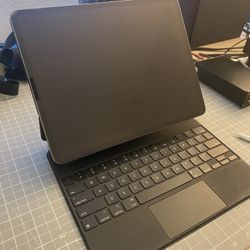 iPad Pro 12.9 3rd Gen W/ Magic Keyboard & Apple Pencil
