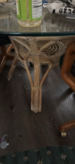 Free dining table