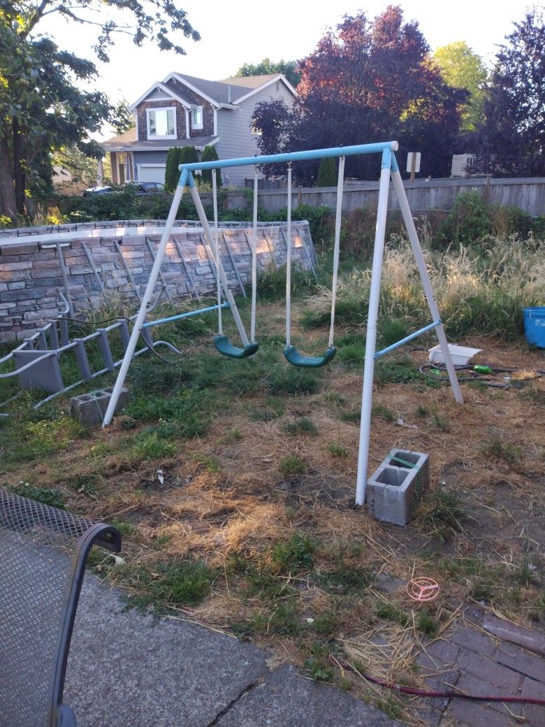 Swing Set Kiddos
