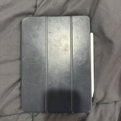 iPad Pro W/ Cracked Screen - Works Great 