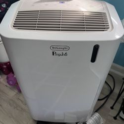 DeLonghi Portable Air Conditioner 500 Sq Ft