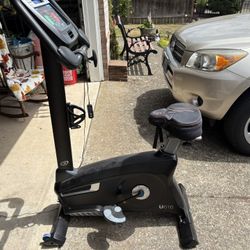 Nautilus U616 Upright Bike 
