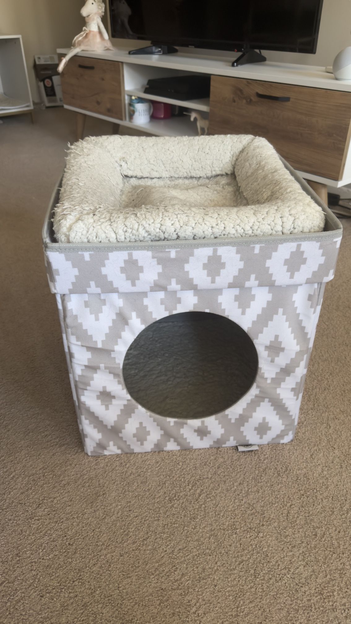 Large cat cube bed  19.55” height 16.5”width