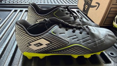 Size 5 and size 6 soccer cleats lightly used