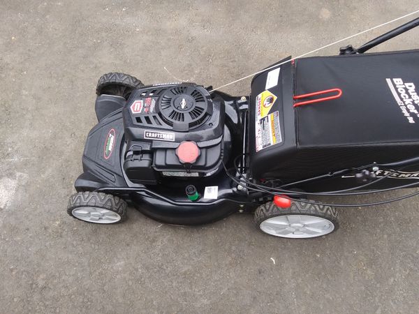 Craftsman mower with Briggs & Stratton 7.25 like new hardly been used