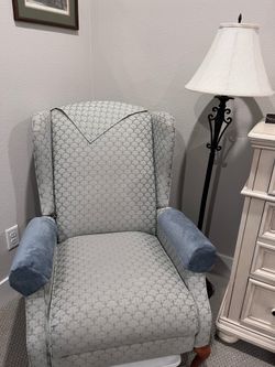 Recliner with floor lamp