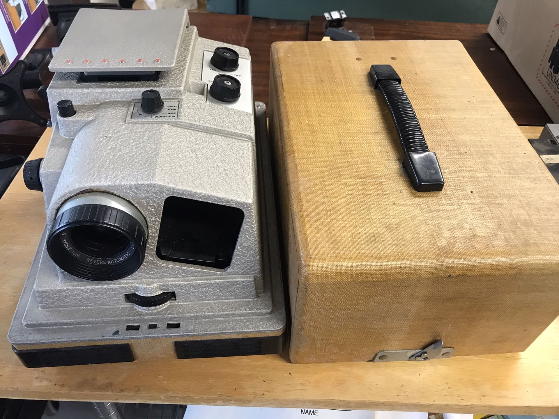 REVERE Vintage 35mm complete slide projector (With carrying...
