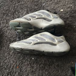 Yeezy 700 v3