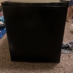 mini fridge 