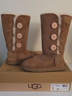UGG Boots-Tan. Size 5.