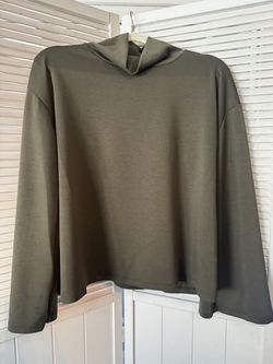 Nordstrom Rack 2pc Matching Set - Bell Sleeve Turtleneck & Pleated Capris (Size M) Price: $30 OBO