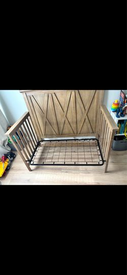 Crib side boards with spring base