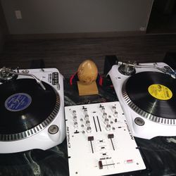 Epsilon Turntables Direct Drive Like New