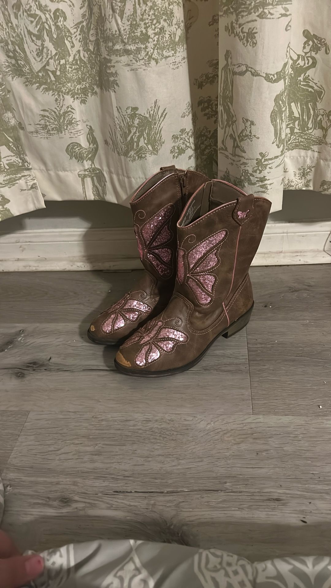 wonders, nation, color, pink, and brown. Kids Size 3