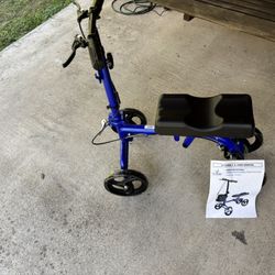 Steerable Folding Knee Scooter