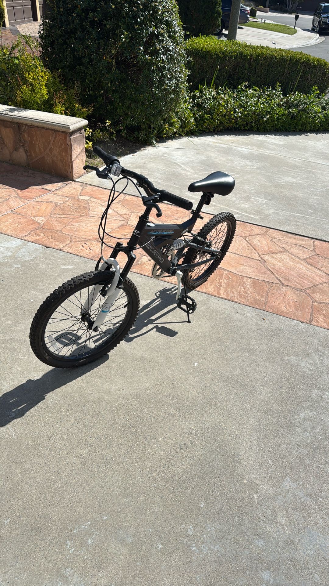 Air Zone Aftershock 24” Mountain Bike (size Small)