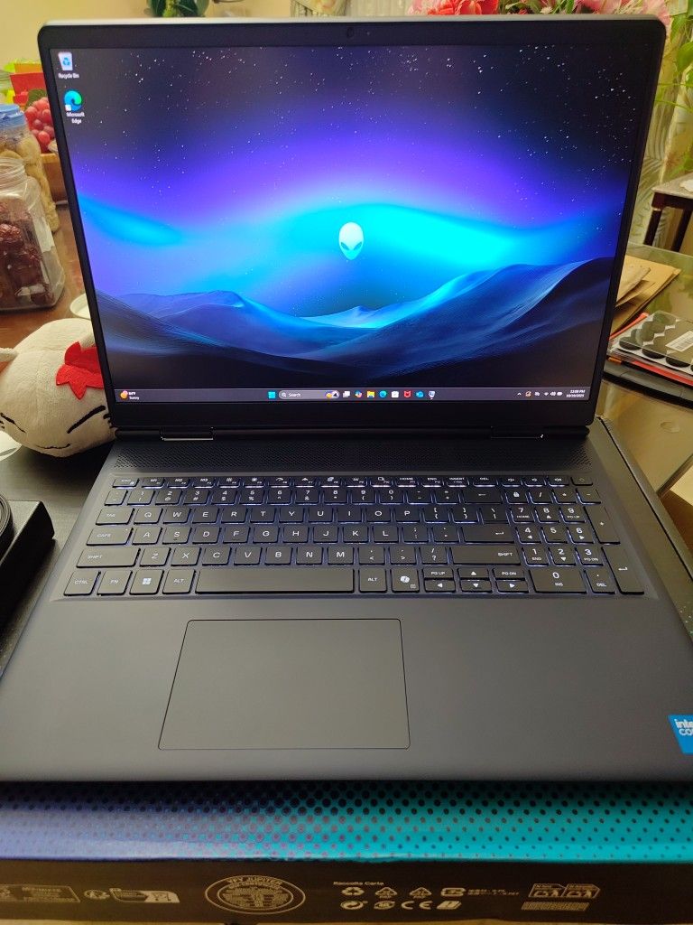 Alienware 16 Aurora Intel Core 7 240H 10 Core 5.20GHz QHD+ 2560×1600 240Hz 3ms 32GB DDR5 1TB SSD NVIDIA GeForce RTX 5060 8GB DDR7 Interstellar Indigo