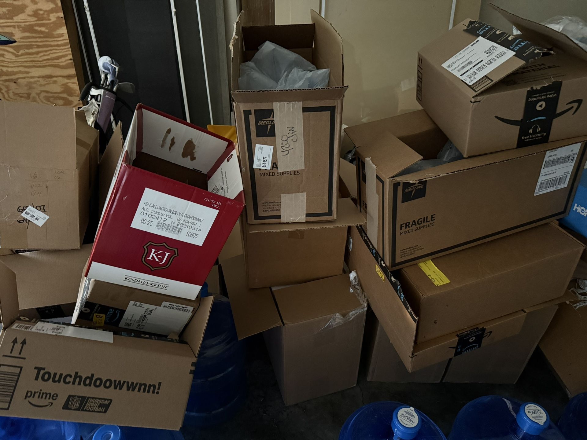 Free boxes and packing material