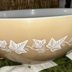Pyrex Sandalwood 444 Mixing Bowl 