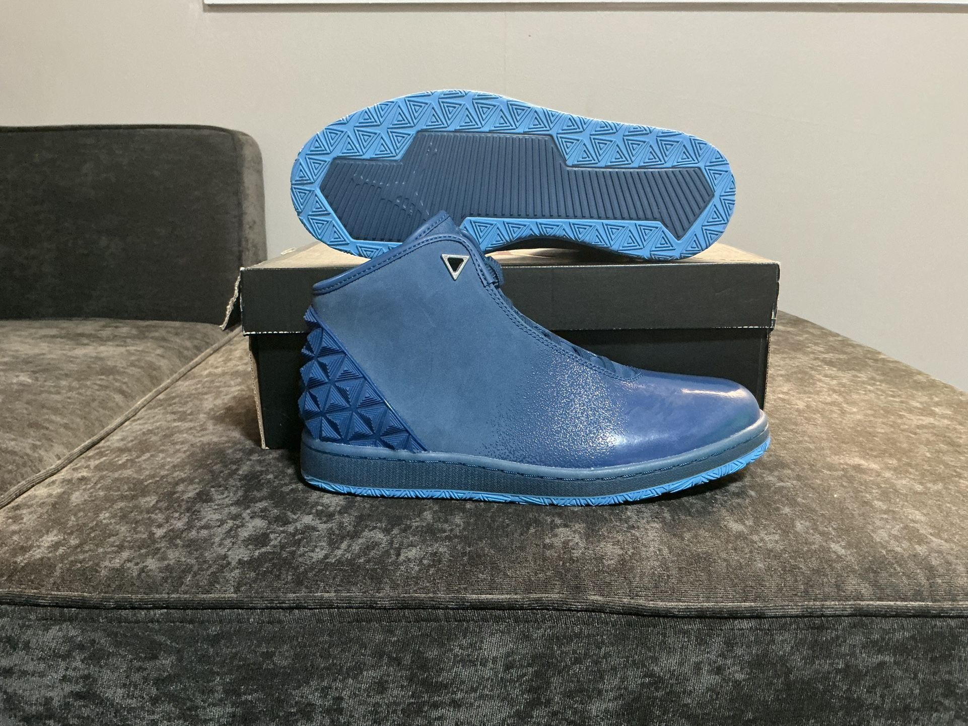 Size 8 - Jordan Instigator 2015 “French Blue”