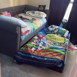 Day Bed For Sale 160.00 Needs To Be Gone asap I’m Have To Be Out Of My House Bye This Weekend 