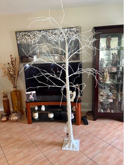 6.5FT   LIGHTED ARTIFICIAL BIRCH TREE (PLUS BAG OF 30 CLIP ON CARDINAL DECORATIONS)