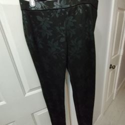 Women's JM Collection Black Pants Flower Print (L)