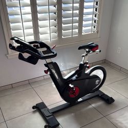 🚴‍♂️ LifeFitness IC5 Spin Bike – Studio Grade – $500