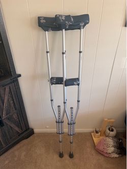 Adjustable crutches with pads
