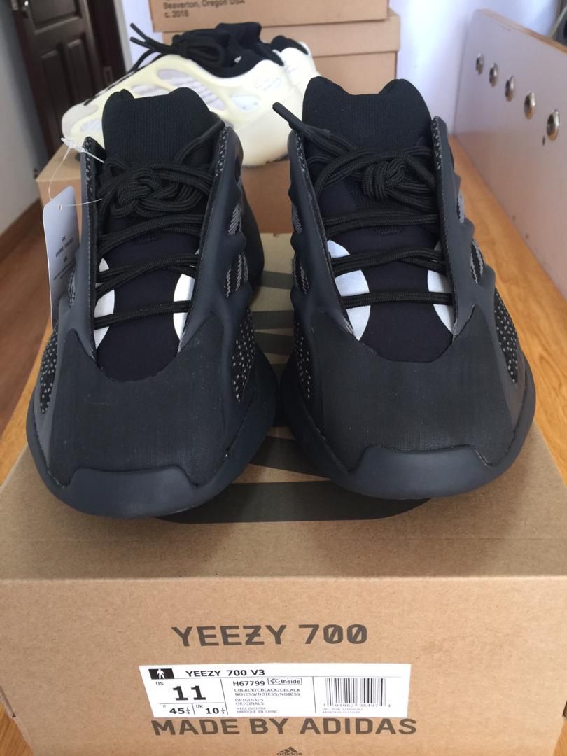 YEEZY 700 V3 (BLACK) (all sizes 4.5-12)