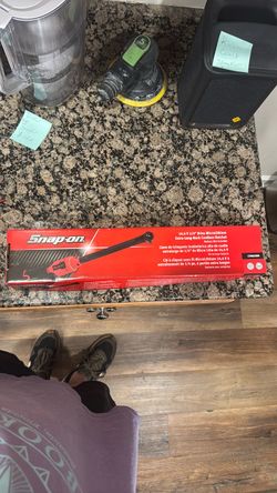 Snap-on cordless ratchet with two batteries and charger brand new