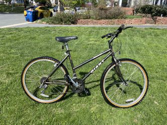 Vintage Giant Iguana 18" Mountain Bike