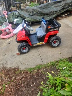 Moster ride open lift gate good as new on line new 350 here 99 dollars soo. Gone 12 vots of powe