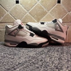 -Jordan 4 “White cements” -Size 8.5M -Barely Used -Rep box -Shipping available -Dm for more info