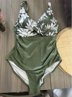 Women’s Swimsuit Size L- New/w Tag