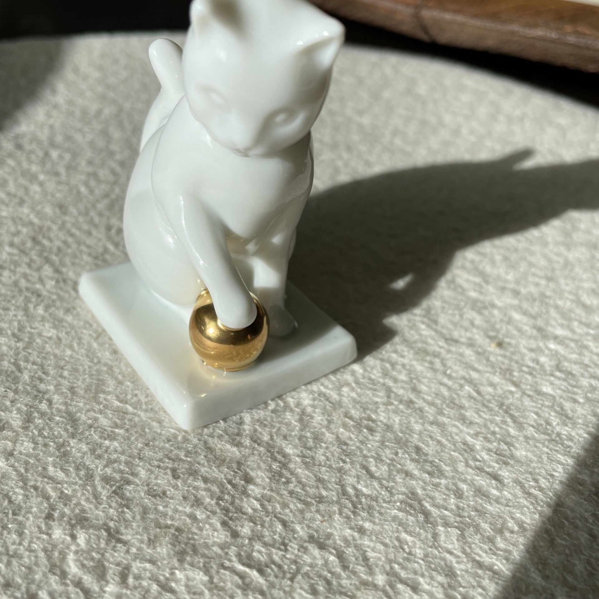 Franklin Mint White Porcelain cat with Gold Ball