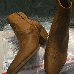 Women boots size 9