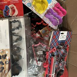 Lot Of 330 Metal cookie cutters