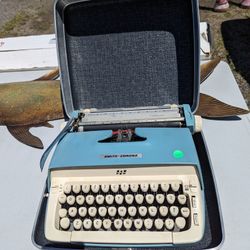 Vintage Smith-Carona Typewriter
