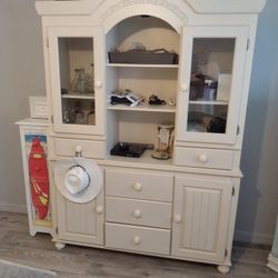 Hutch / Cabinet