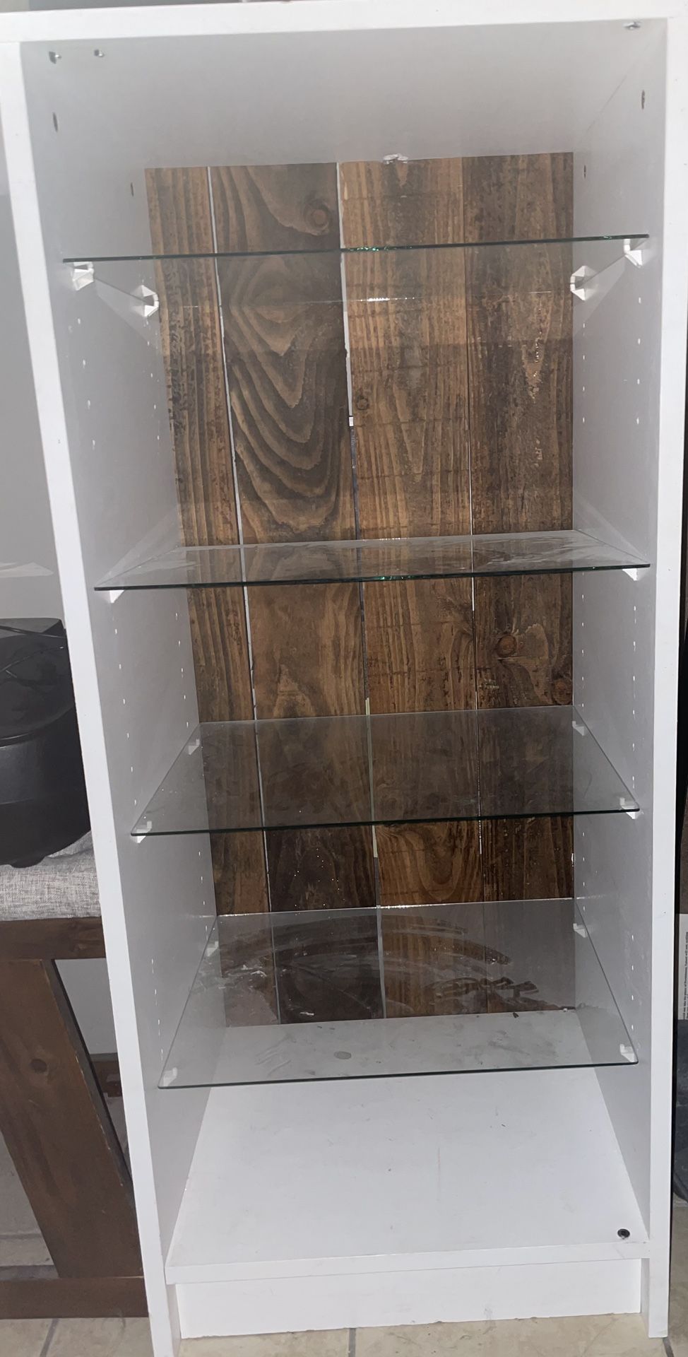 Cute Farmhouse Shelving With Wood Backing 