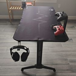 Black Gaming Desk (29.92" H x 43.3" W x 23.62")
