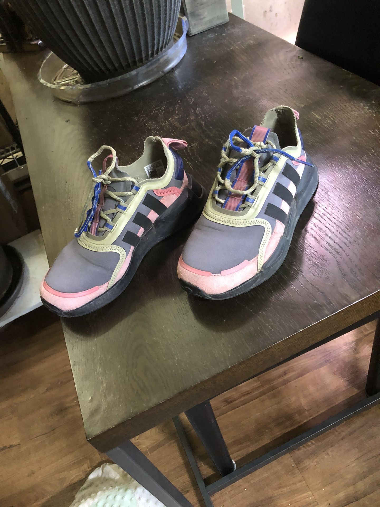 Ladies Running Shoes/ Size 7