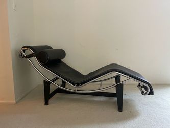 Corbusier LC4 Replica Lounger - Black Leather