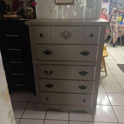 🎁BEAUTIFUL -ELEGANT -  GRAY COLOR QUEEN SIZE BEDROOM SET:  CHEST,  BED FRAME🎁