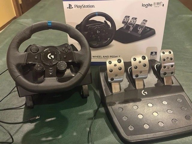Logitech G923 Racing Wheel and Pedals PlayStation 4 and PlayStation 5, PC