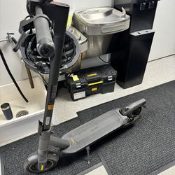 Segway Ninebot MAX G2 Scooter