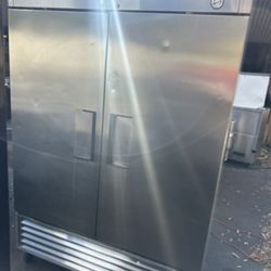 Reach In Cooler True Solid Door 