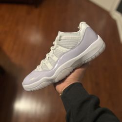 Jordan 11 Low Pure Violet Sz 10.5M/12W 