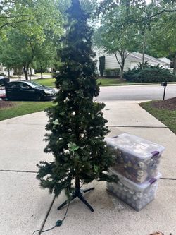 7’5 pre lit Christmas tree